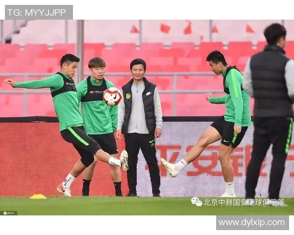 上海篮球队在邀请赛中以61分稳居积分榜首位展现强劲实力 上海篮球队在邀请赛中以61分稳居积分榜首位展现强劲实力