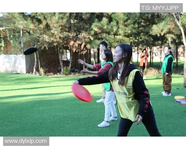 广州飞盘队的阵地战体系与飞盘战术的深度解析与应用探讨 广州飞盘队的阵地战体系与飞盘战术的深度解析与应用探讨