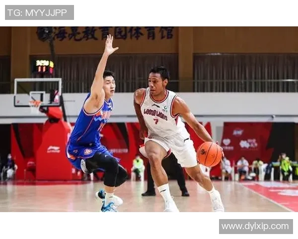 重庆篮球队进攻战术解析与深度剖析助力球队崛起的关键因素